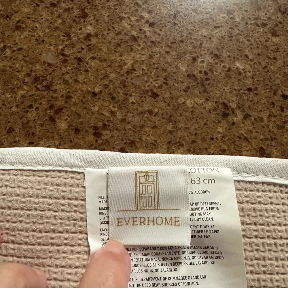 Plush Luxurious White Bathroom Mat